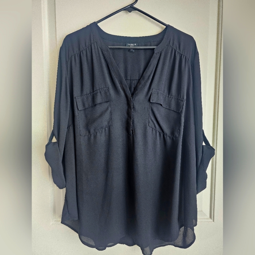 Torrid Sheer Chiffon Blouse w/Adjustable sleeves Size 2